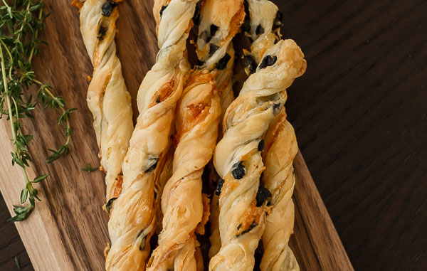 Elki-Olive-Tapenade-Cheese-Straw